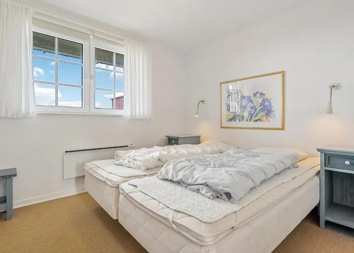 Lovely In With Sauna أبينرا